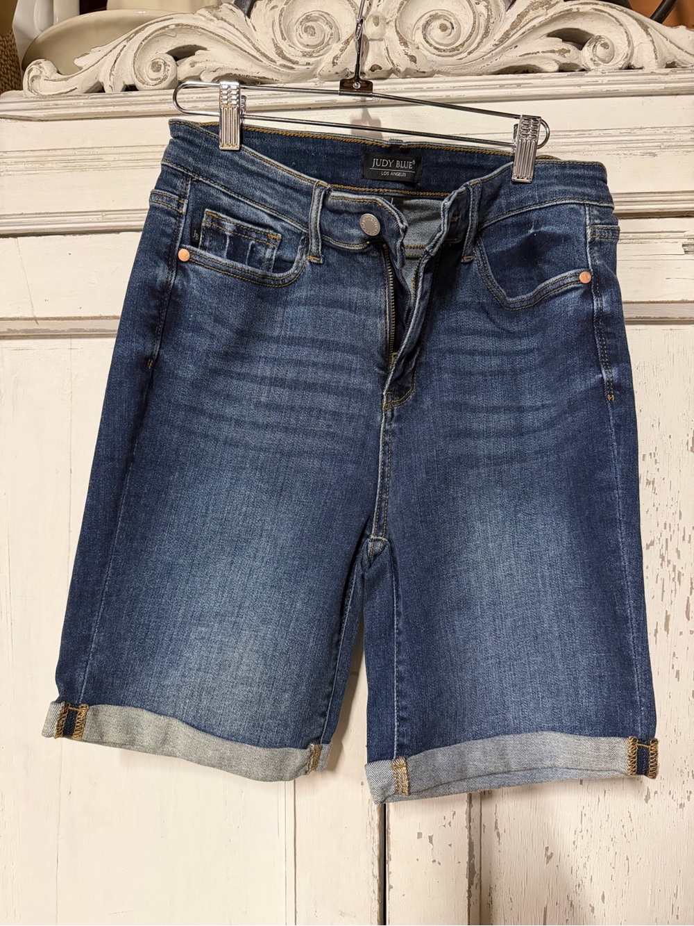 Judy Blue Light-to-Mid Wash Denim Shorts with Contrast Stitching